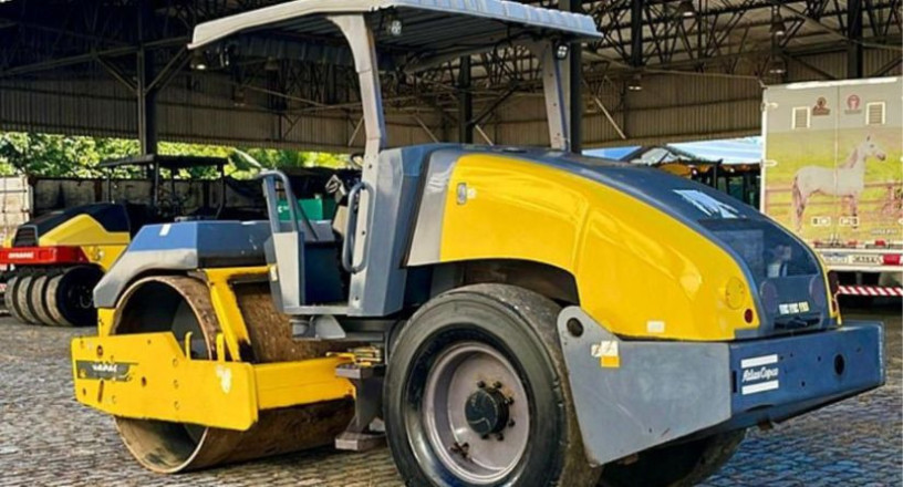 locacao-rolo-compactador-para-asfalto-dynapac-modelo-ca150-ano-2014-em-uberlandia-e-regiao-big-0