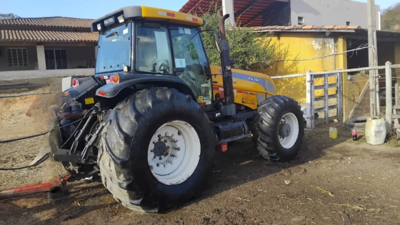 locacao-trator-agricola-valtra-modelo-bh185-em-uberaba-big-0