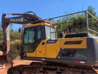 locacao-escavadeira-volvo-modelo-ec220-dl-em-araxa